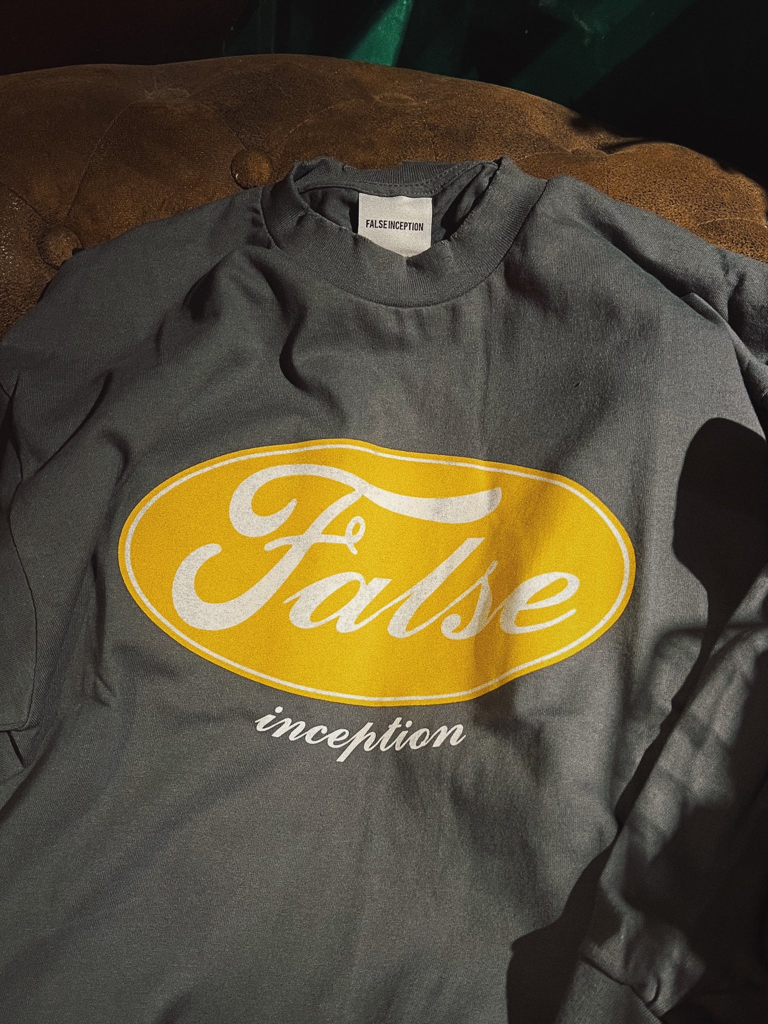 YELLOW OVAL LOGO LONG-T